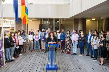 El Cabildo promueve la unidad para luchar contra las violencias machistas en el acto institucional por el 25N/TA.