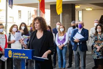 El Cabildo promueve la unidad para luchar contra las violencias machistas en el acto institucional por el 25N/TA.