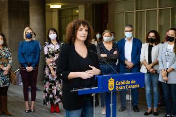 El Cabildo promueve la unidad para luchar contra las violencias machistas en el acto institucional por el 25N/TA.