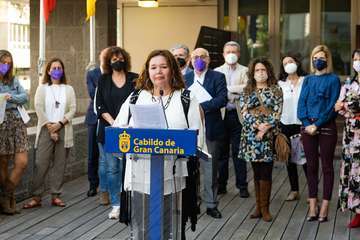 El Cabildo promueve la unidad para luchar contra las violencias machistas en el acto institucional por el 25N/TA.