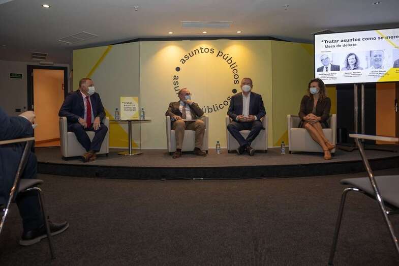 Intervinientes en la mesa redonda/TA.