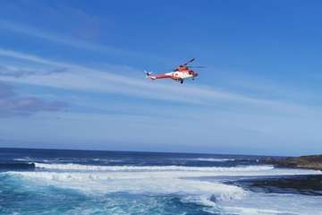  Rescatan a un hombre que cayó en una zona de rocas de El Confital/TA.