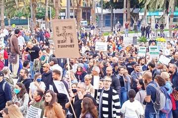 Protesta callejera en la capital contra el pasaporte covid/TA.