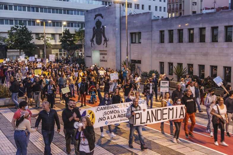 Protesta ayer en la capital grancanaria de los antivacunas/Acfi Press.