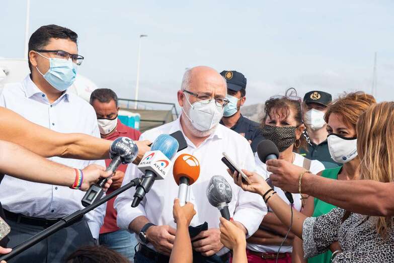 Antonio Morales, en una imagen de archivo de una visita al muelle de Arguineguín / TA