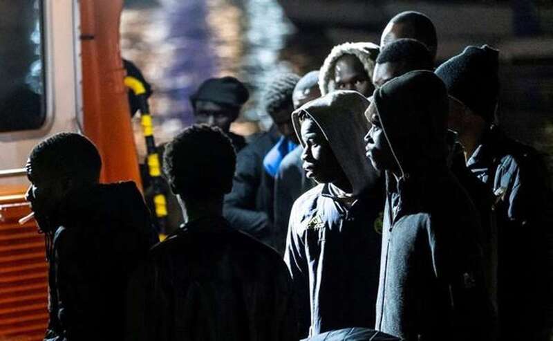 Los barcos de Salvamento Marítimo han rescatado este jueves 222 inmigrantes de origen subsahariano y magrebí/EFE.