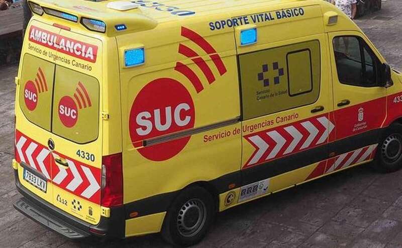 Imagen de archivo de una ambulancia del Servicio de Urgencias Canario / TA