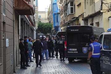 Desalojo y tapiado de la antigua comisaría de la calle Miguel Rosas ocupada ilegalmente/TA y Acfi Press.