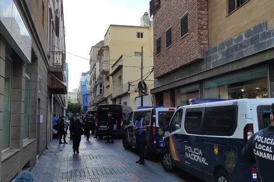 Desalojo y tapiado de la antigua comisaría de la calle Miguel Rosas ocupada ilegalmente/TA y Acfi Press.