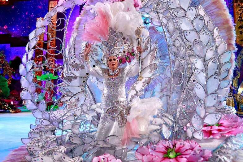 Inés Gómez con el diseño Siempre, nueva Gran Dama del Carnaval de Las Palmas de GC/Lpcarnaval.