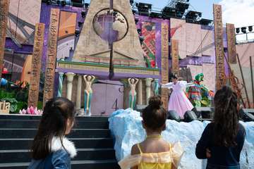 La mañana más familiar del Carnaval divierte a los 'peques' con ritmo y colorTA.