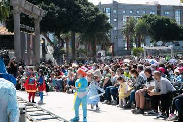 La mañana más familiar del Carnaval divierte a los 'peques' con ritmo y colorTA.
