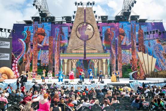 La mañana más familiar del Carnaval divierte a los 'peques' con ritmo y colorTA.