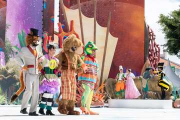 La mañana más familiar del Carnaval divierte a los 'peques' con ritmo y colorTA.