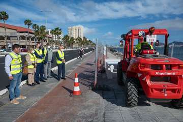 Más de un millón de euros del Cabildo renuevan los bancos y el muro de la Avenida Marítima de la capital grancanaria/TA.