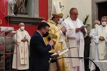  Valsequillo abraza a su primer obispo/TA.