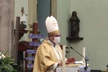  Valsequillo abraza a su primer obispo/TA.