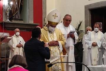  Valsequillo abraza a su primer obispo/TA.