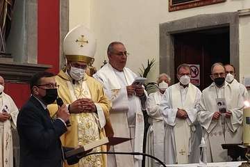  Valsequillo abraza a su primer obispo/TA.