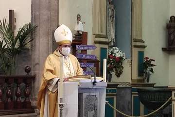  Valsequillo abraza a su primer obispo/TA.