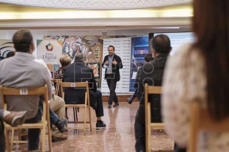 El director técnico de Canaluz Infinita, Lorenzo Muñoz, ha explicado este viernes en el norte de Gran Canaria su propuesta de comunidades energéticas para los polígonos industriales(EFE/Ángel Medina.