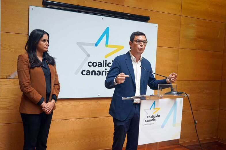 Pablo Rodríguez (CC) y Vidina Espino denunciaron este lunes la situación de los hospitales de la Isla/Acfi Press.