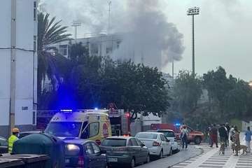 Un incendio calcina una vivienda en Las Rehoyas/Bomberos y Policía Local de LPGC.