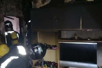 Un incendio calcina una vivienda en Las Rehoyas/Bomberos y Policía Local de LPGC.