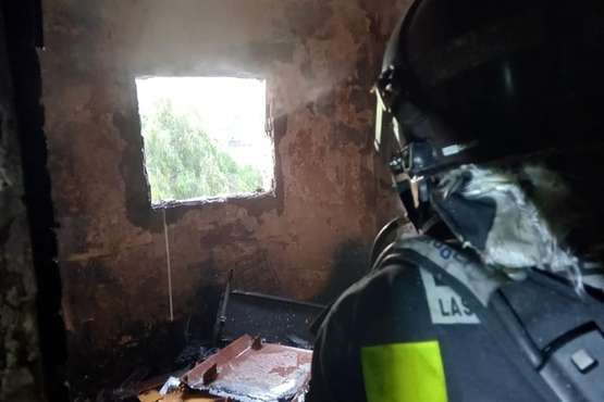 Un incendio calcina una vivienda en Las Rehoyas/Bomberos y Policía Local de LPGC.