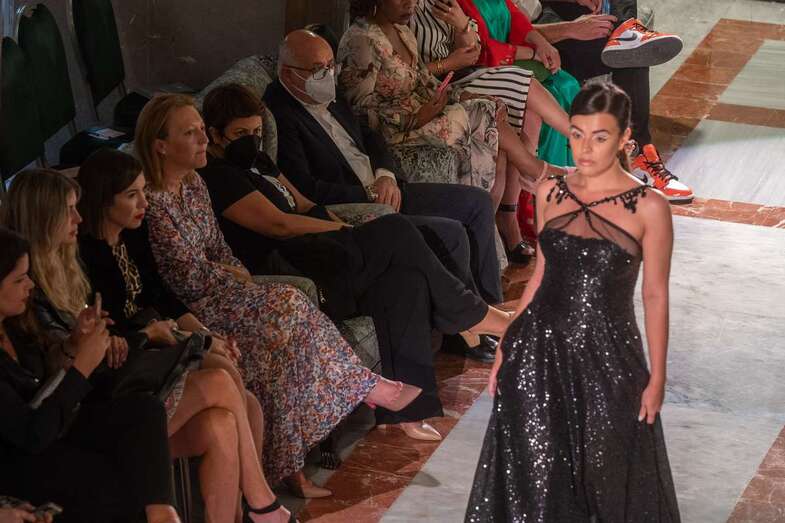 Momento del desfile de anoche en el hotel Santa Catalina/TA.