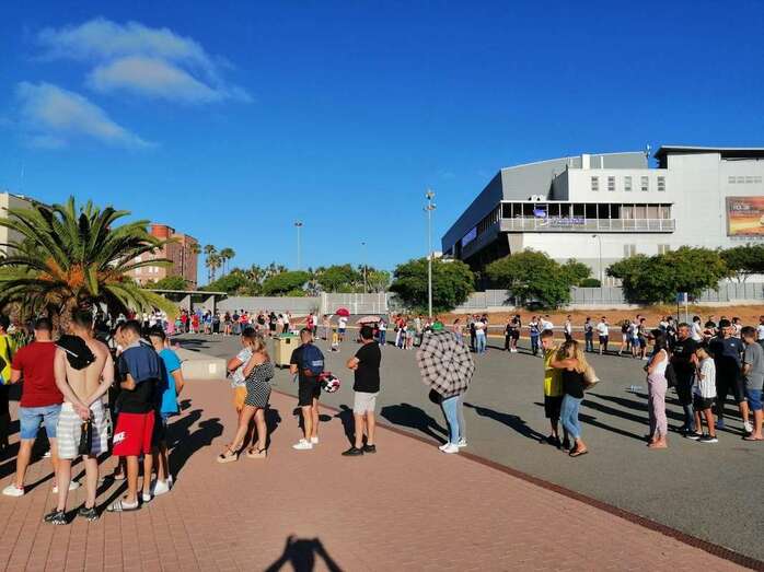Colas en las taquillas del Estadio Gran Canaria/TA.