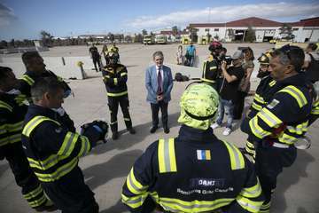 Simulacro del rescate de una persona atrapada en el interior de un vehículo siniestrado/TA.