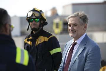 Simulacro del rescate de una persona atrapada en el interior de un vehículo siniestrado/TA.