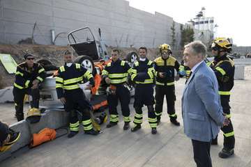 Simulacro del rescate de una persona atrapada en el interior de un vehículo siniestrado/TA.