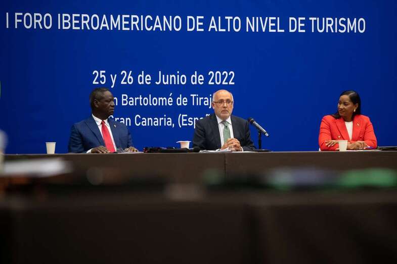 El presidente del Cabildo, Antonio Morales, en el acto inaugural del foro/TA.