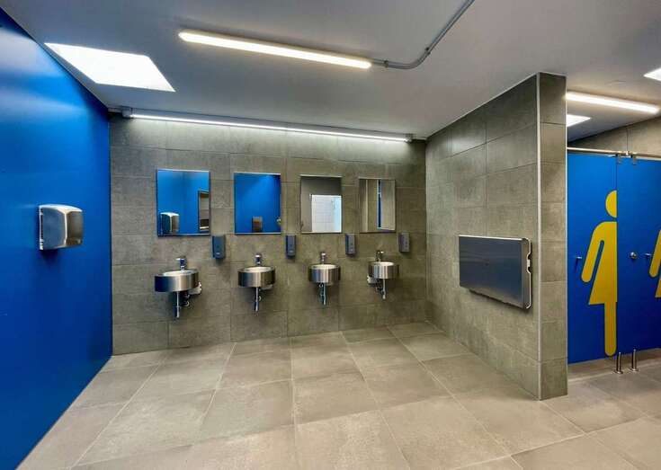 Imagen de los renovados aseos/TA.