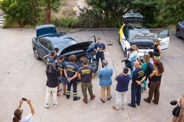 El Consorcio de Emergencias de GC lanza la primera guía para el rescate de personas en coches eléctricos de España/TA.
