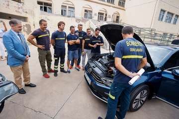 El Consorcio de Emergencias de GC lanza la primera guía para el rescate de personas en coches eléctricos de España/TA.