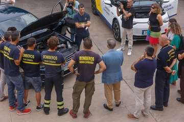 El Consorcio de Emergencias de GC lanza la primera guía para el rescate de personas en coches eléctricos de España/TA.