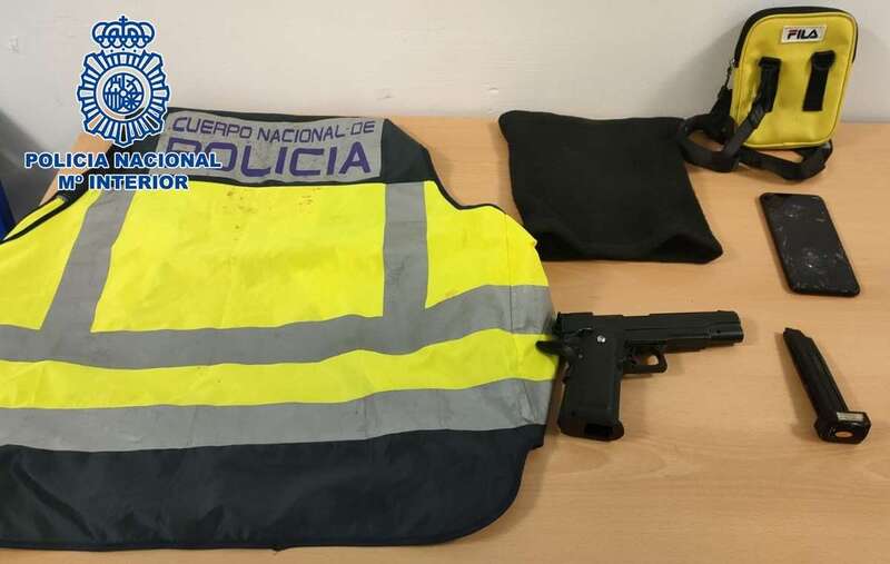 Material requisado a los detenidos/TA.