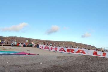 Despliegan una pancarta de 25 metros en apoyo a pueblo saharaui/TA.