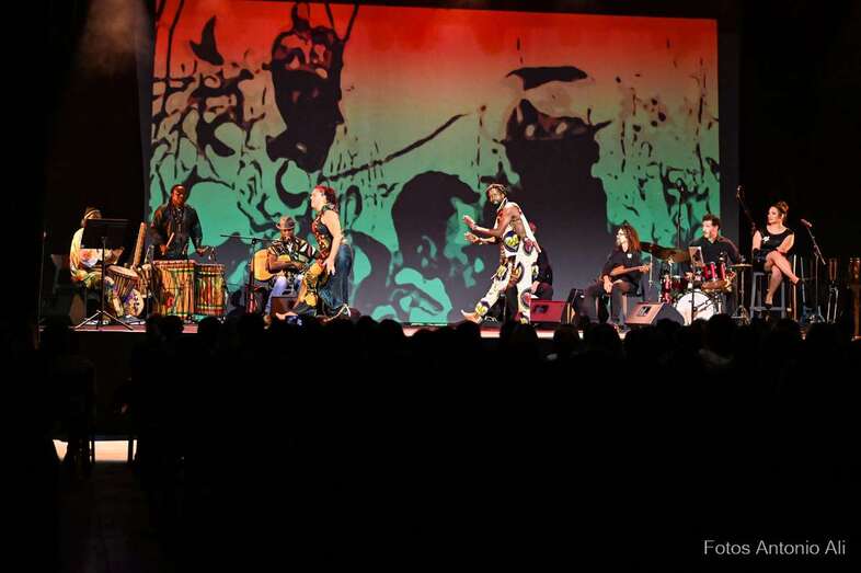 El espectáculo tuvo lugar anoche en el Parque Santa Catalina/Antonio Alí.