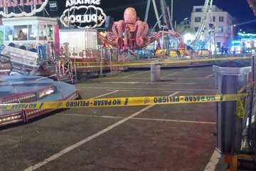 Alarma en Vecindario al romperse el cable de tensión de una atracción del parque ferial/TA.