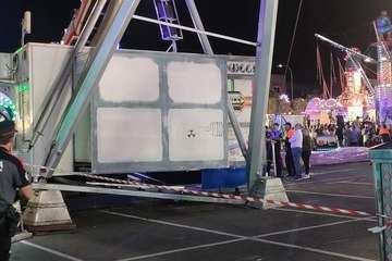 Alarma en Vecindario al romperse el cable de tensión de una atracción del parque ferial/TA.