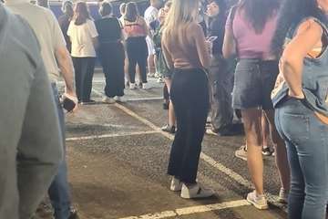 Alarma en Vecindario al romperse el cable de tensión de una atracción del parque ferial/TA.