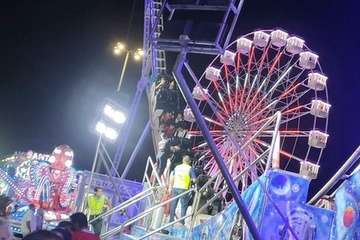 Alarma en Vecindario al romperse el cable de tensión de una atracción del parque ferial/TA.