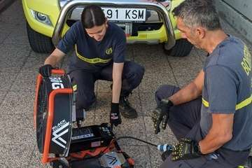 El Consorcio de Emergencias dota a los bomberos de Telde de emisoras capaces de atravesar forjados y túneles/TA.