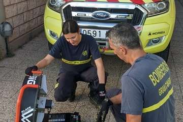 El Consorcio de Emergencias dota a los bomberos de Telde de emisoras capaces de atravesar forjados y túneles/TA.