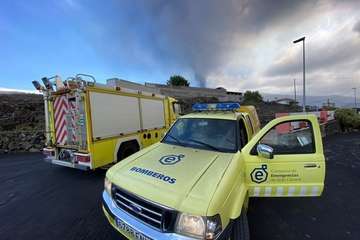 El Consorcio de Emergencias ingresa 235.000 euros a sus bomberos por su gran labor en la erupción de La Palma/TA.