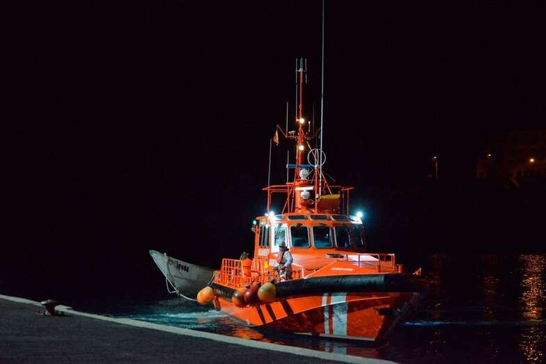 Imagen de archivo de una embarcación de Salvamento Marítimo/EFE.